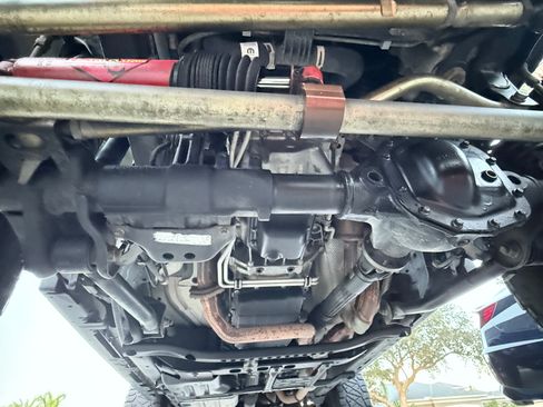 Used 2019 Jeep Wrangler Unlimited Sahara image 9