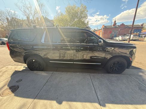 Used 2021 GMC Yukon XL Denali image 6