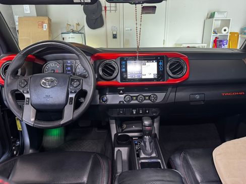 Used 2019 Toyota Tacoma TRD Off-Road RWD image 11