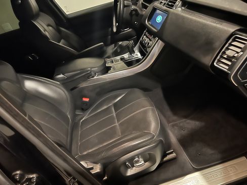 Used 2017 Land Rover Range Rover Sport HSE image 13