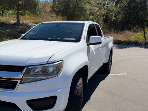 Used 2018 Chevrolet Colorado W/T w/ WT Convenience Package RWD image 9