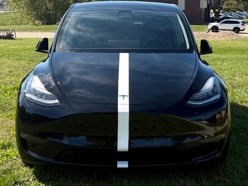 Used 2021 Tesla Model Y Performance image 4