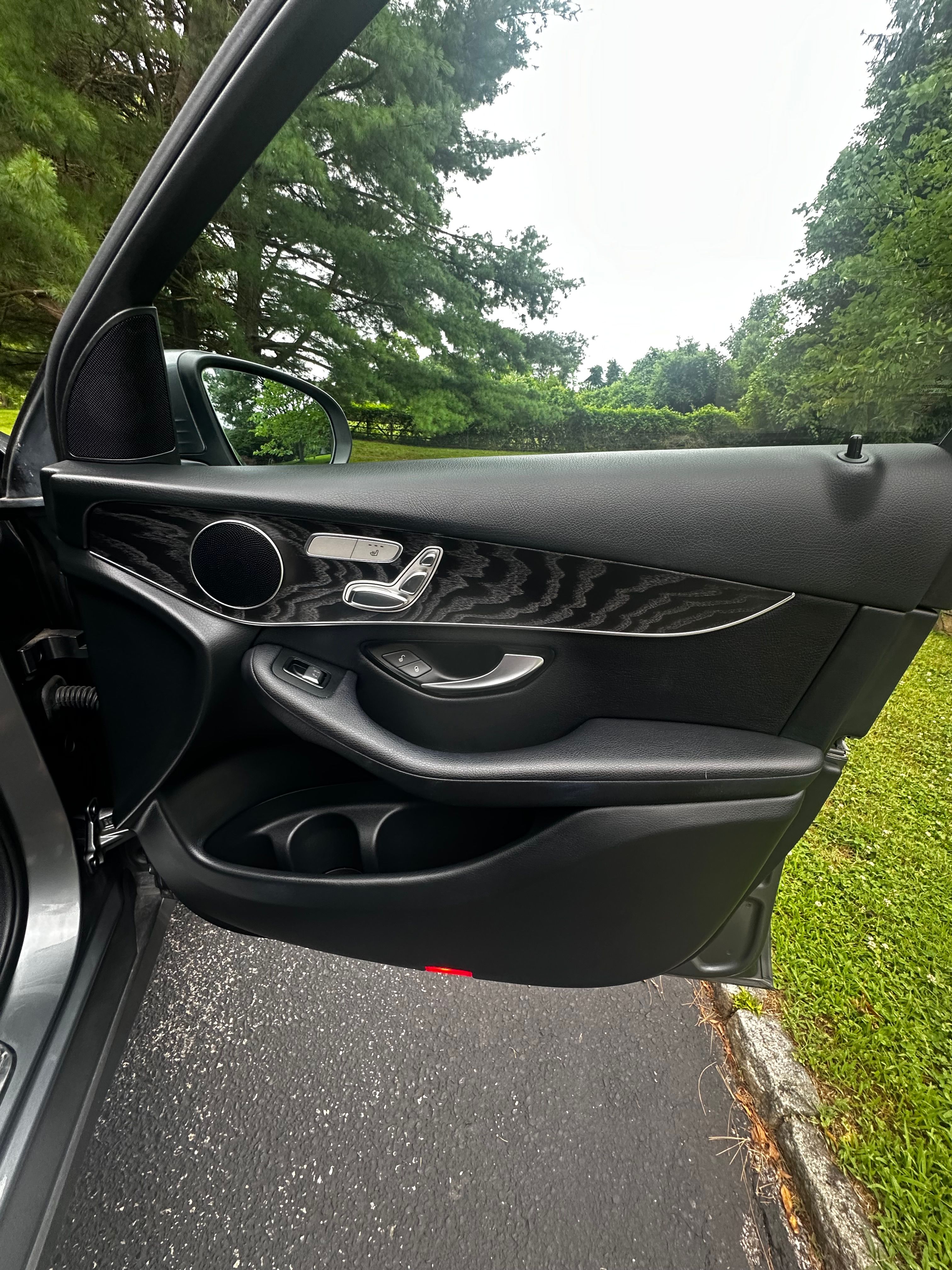 Used 2018 Mercedes-Benz GLC 300 4MATIC image 11
