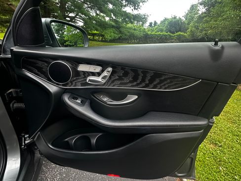 Used 2018 Mercedes-Benz GLC 300 4MATIC image 11