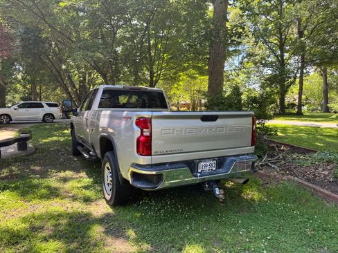 Used 2021 Chevrolet Silverado 2500 LT w/ Convenience Package AWD/4WD image 9