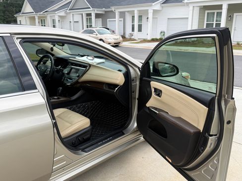 Used 2013 Toyota Avalon Limited FWD image 12