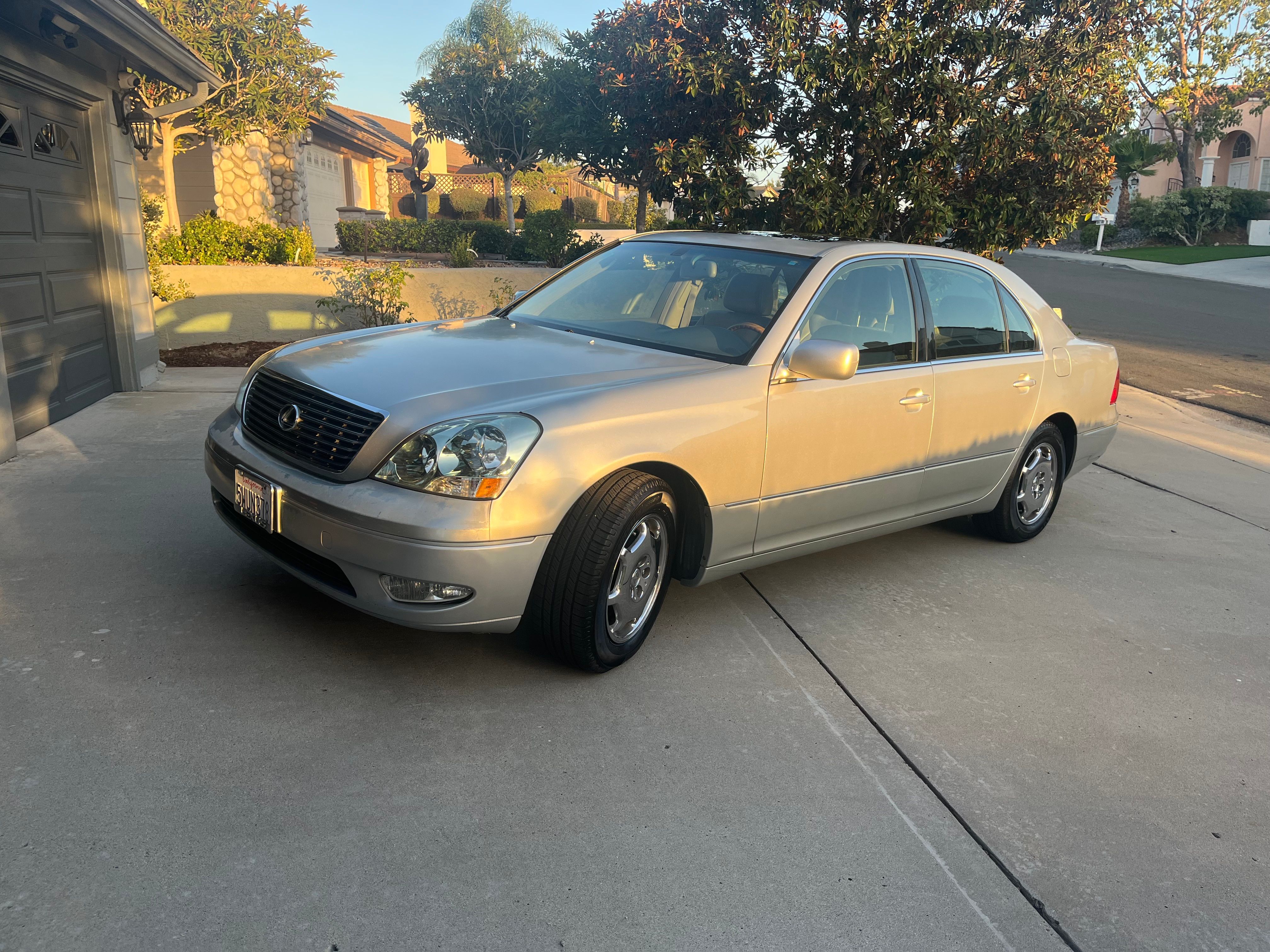 Used 2002 Lexus LS 430 RWD image 2