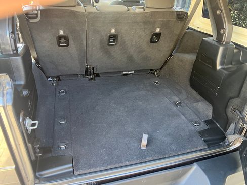 Used 2018 Jeep Wrangler Unlimited Sport image 13