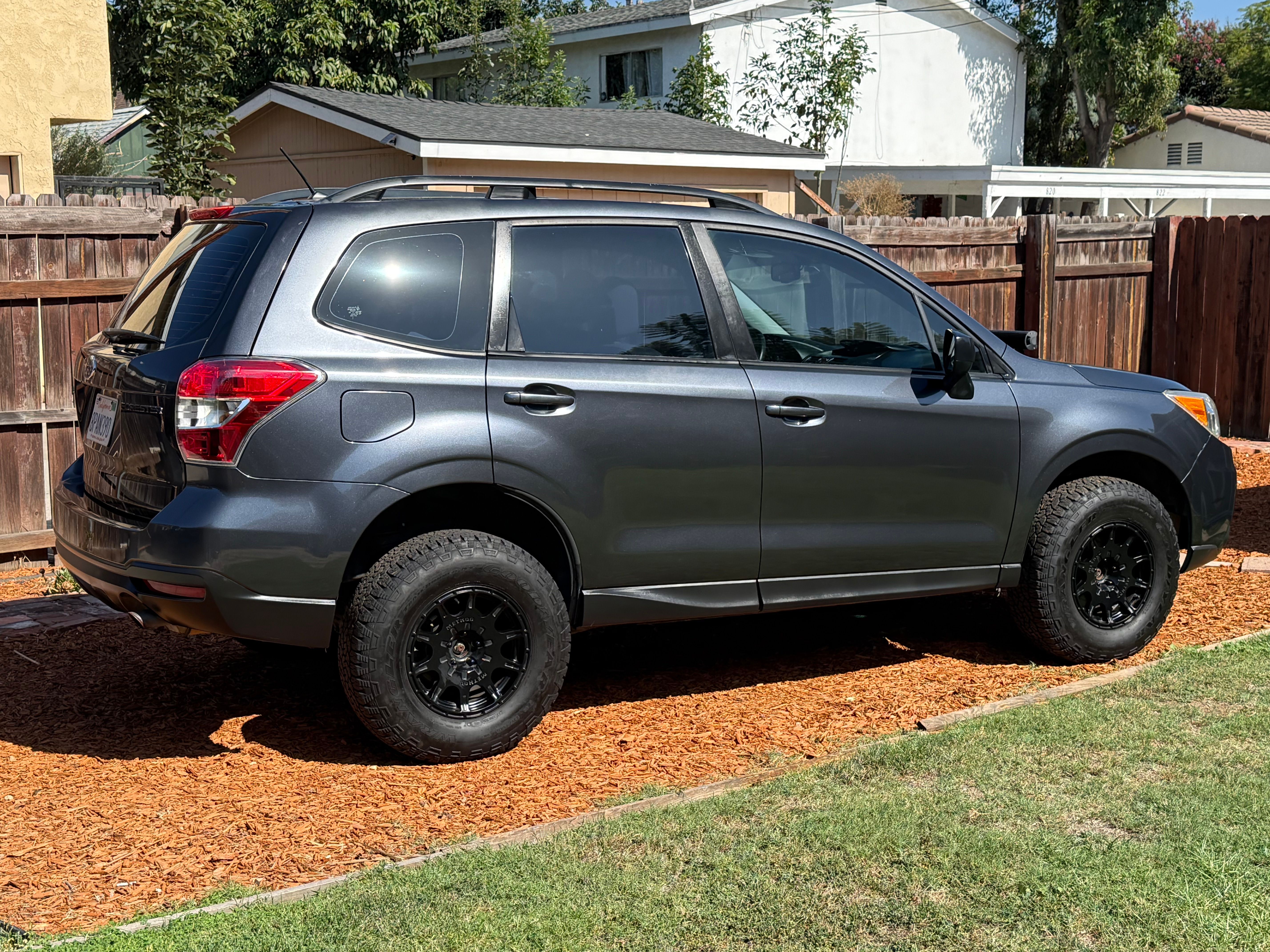 Used 2015 Subaru Forester 2.5i w/ Alloy Wheel Package AWD/4WD image 2