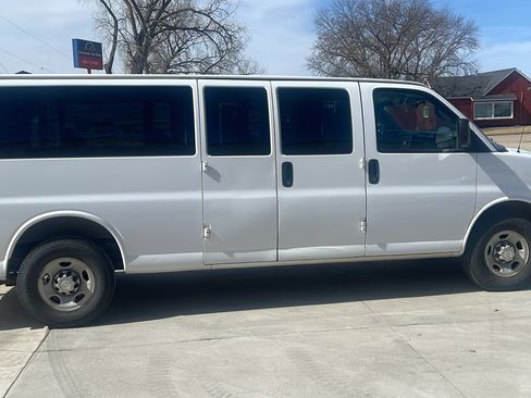 Used 2017 Chevrolet Express 3500 LT w/ LT Preferred Equipment Group image 1