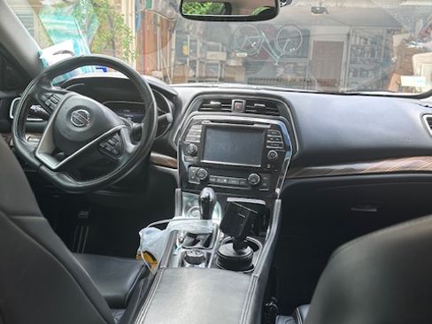 Used 2016 Nissan Maxima Platinum image 2