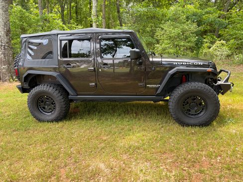 Used 2013 Jeep Wrangler Unlimited Rubicon w/ Max Tow Pkg AWD/4WD image 6