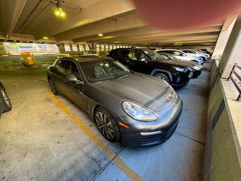 Used 2016 Porsche Panamera S RWD image 5