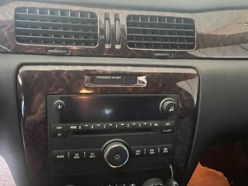 Used 2013 Chevrolet Impala LTZ FWD image 32