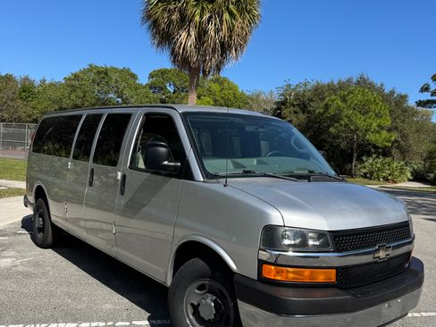 Used 2017 Chevrolet Express 3500 LT w/ LT Preferred Equipment Group image 1
