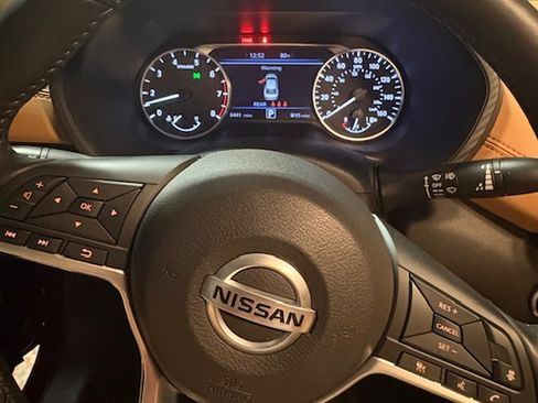 Used 2023 Nissan Sentra SV w/ SV Premium Package image 10