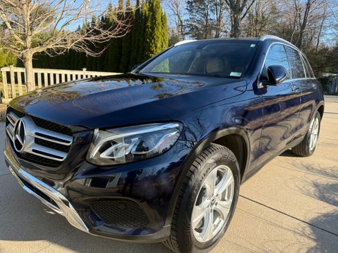 Used 2018 Mercedes-Benz GLC 300 4MATIC image 5
