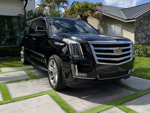 Used 2016 Cadillac Escalade ESV Luxury image 4