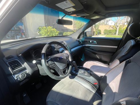 Used 2017 Ford Explorer XLT w/ Equipment Group 202A image 8