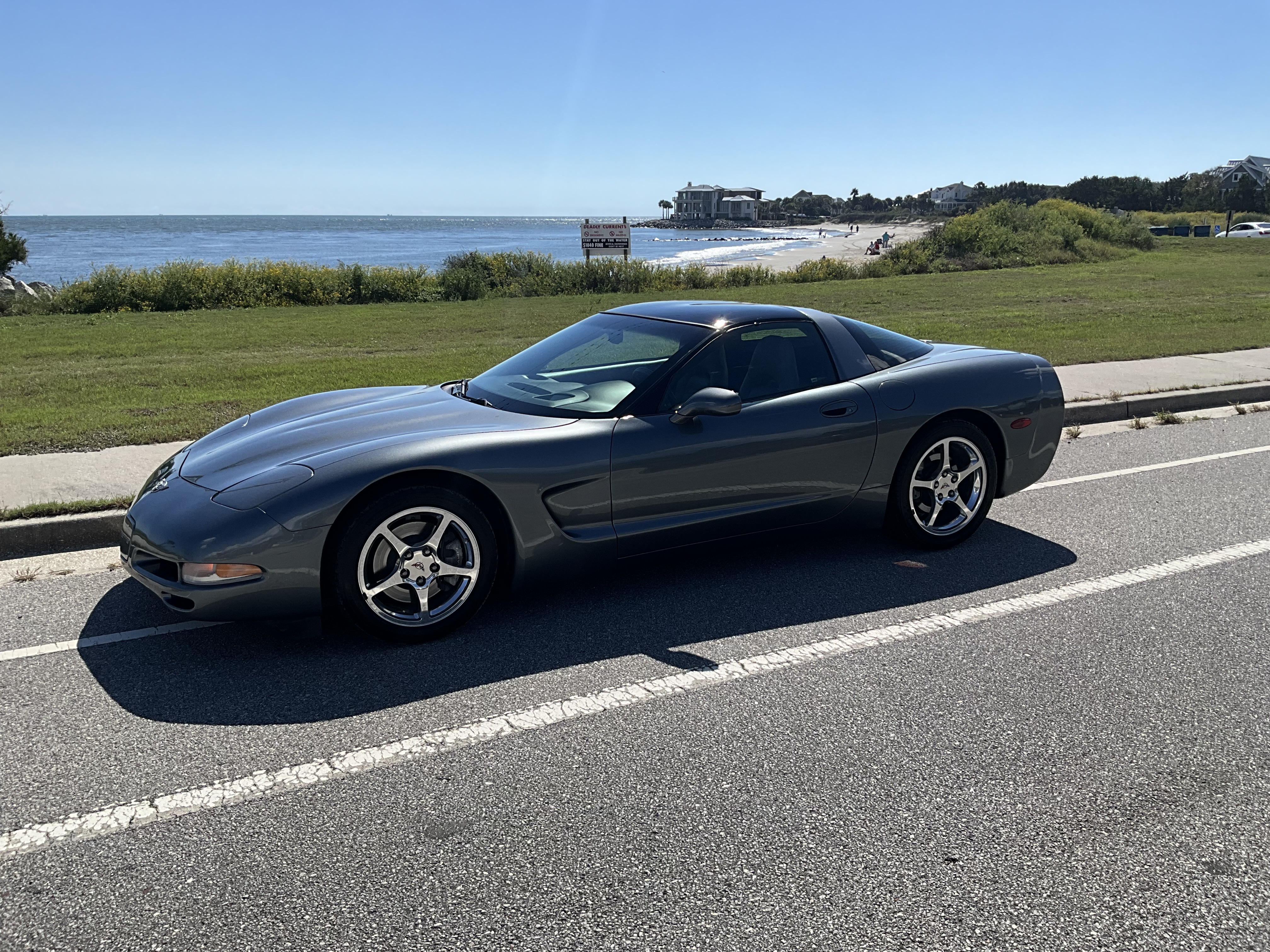 Used 2003 Chevrolet Corvette Coupe w/ Preferred Equipment Group RWD image 1