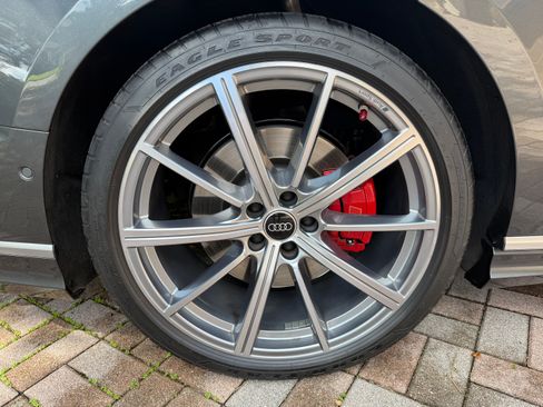 Used 2023 Audi S8 AWD/4WD image 8