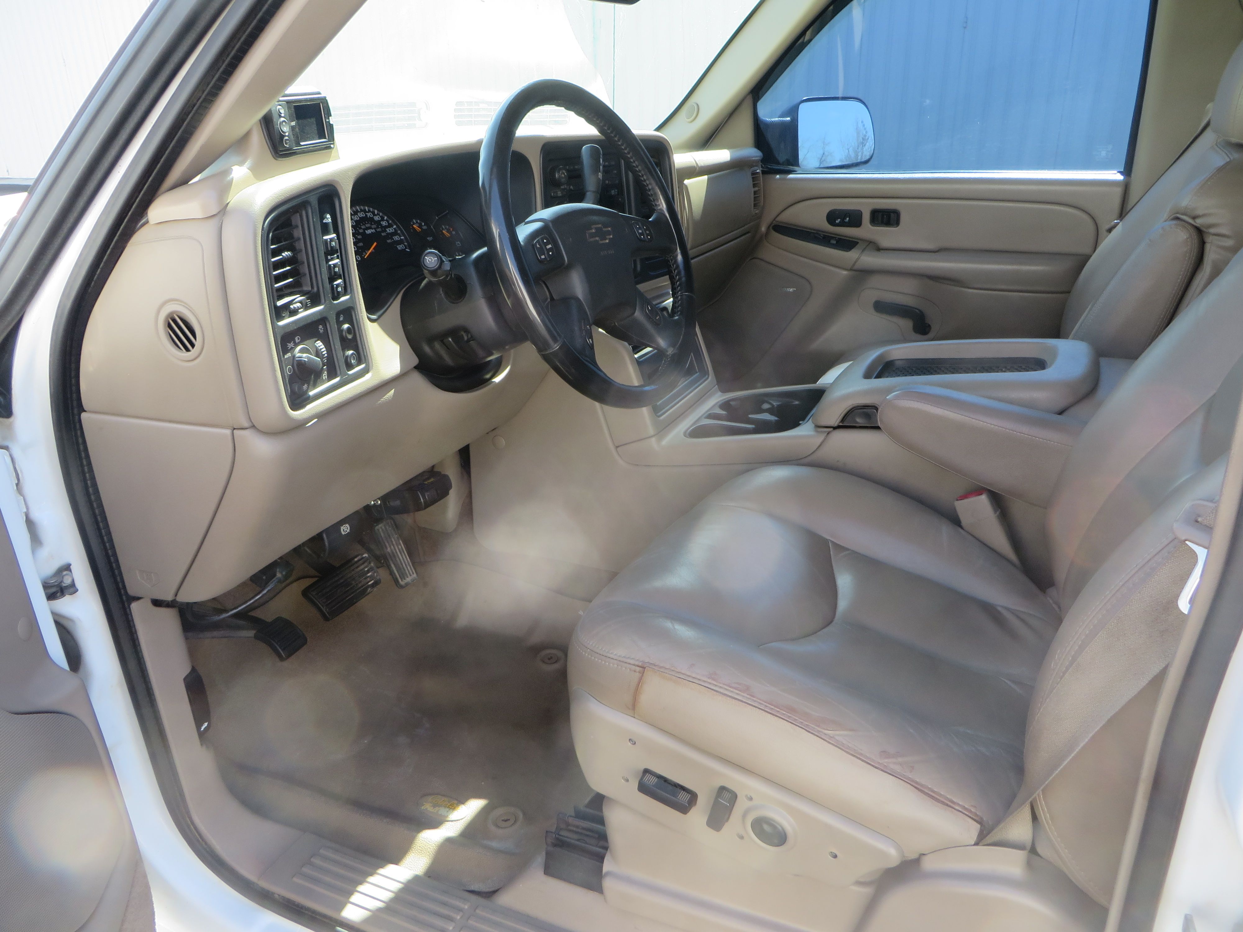 Used 2005 Chevrolet Silverado 2500 LT w/ Heavy-Duty Power Package AWD/4WD image 21