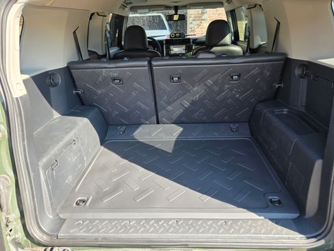 Used 2014 Toyota FJ Cruiser 4WD image 13