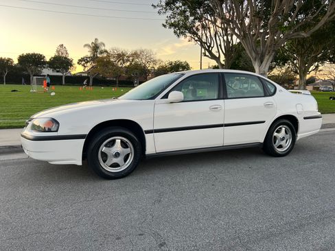 Used 2004 Chevrolet Impala Sedan w/ Sport Appearance Group image 2