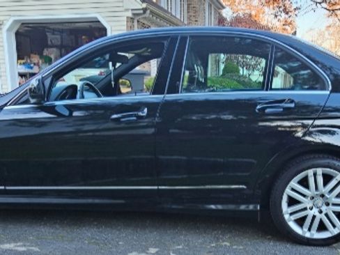 Used 2009 Mercedes-Benz C 300 4MATIC Sedan image 6