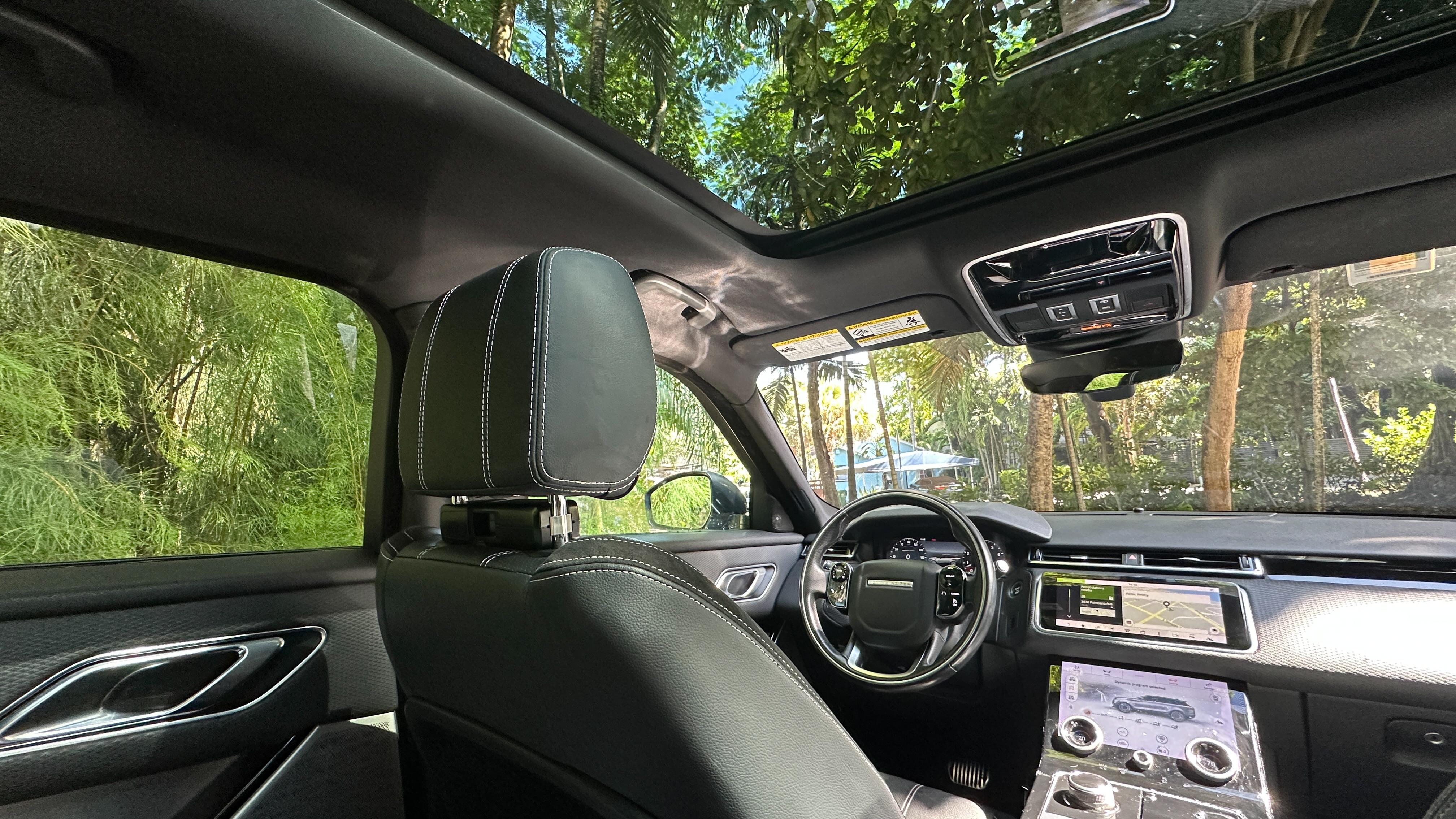 Used 2018 Land Rover Range Rover Velar R-Dynamic SE AWD/4WD image 14