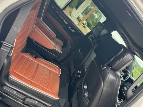 Used 2023 GMC Yukon Denali Ultimate AWD/4WD image 11