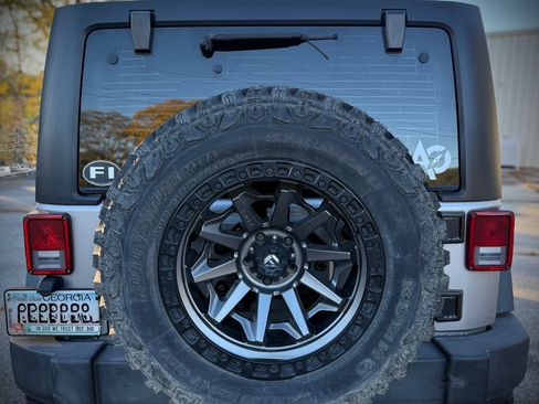 Used 2017 Jeep Wrangler Unlimited Sport w/ Connectivity Group image 8