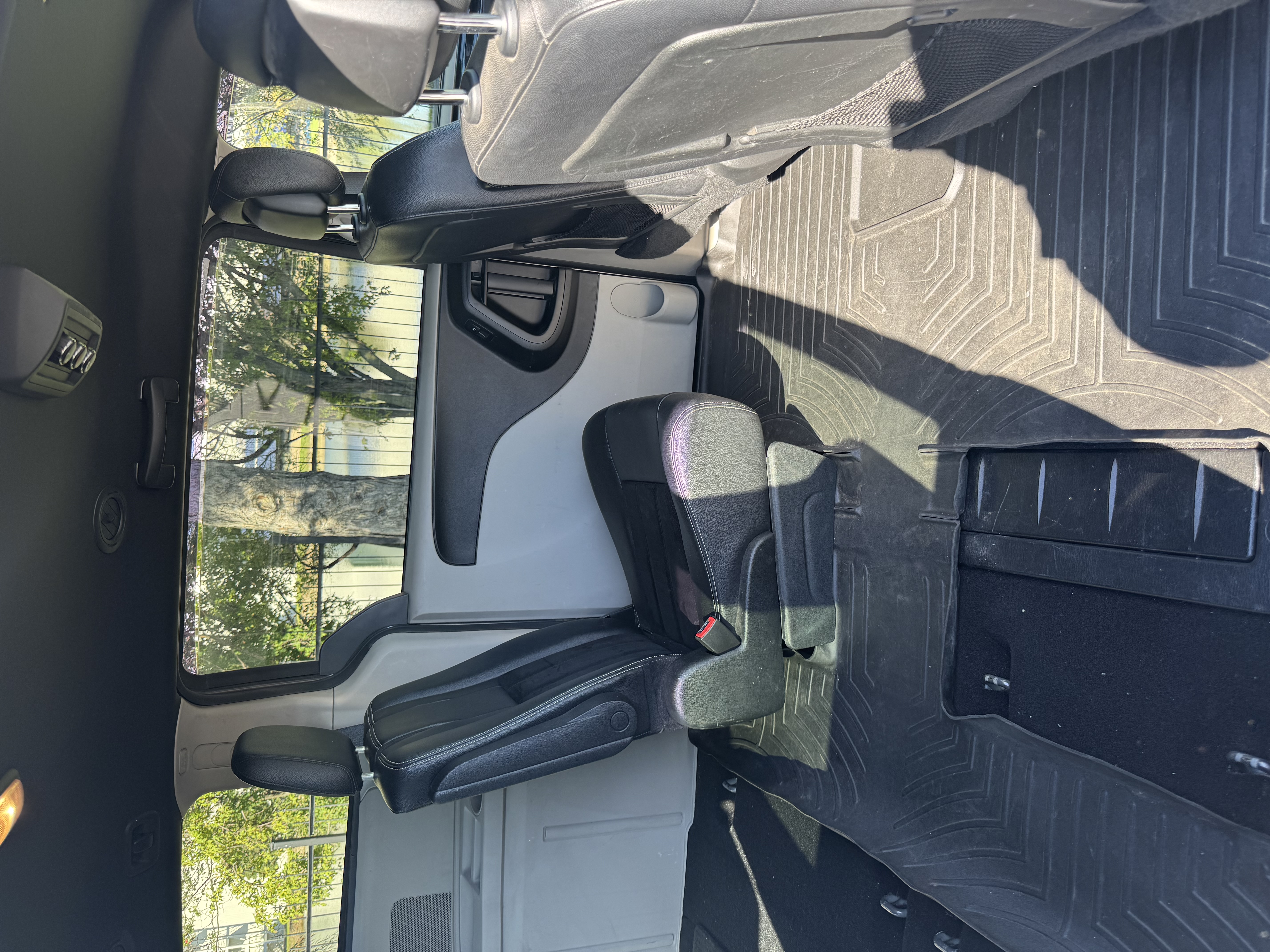 Used 2017 Dodge Grand Caravan SXT FWD image 12