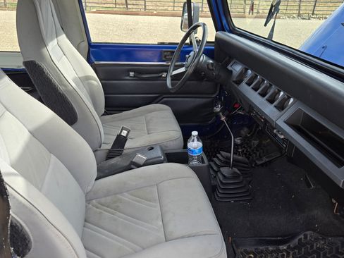 Used 1994 Jeep Wrangler SE image 11