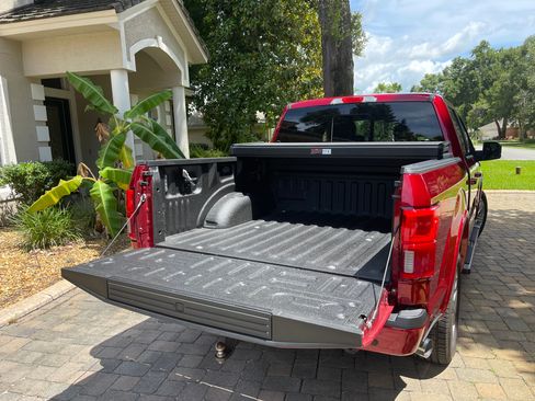 Used 2018 Ford F150 Lariat w/ Equipment Group 502A Luxury image 9