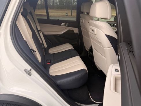 Used 2022 BMW X5 xDrive45e w/ Executive Package image 17
