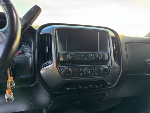 Used 2018 Chevrolet Silverado 1500 LT w/ Texas Edition image 8