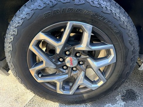 Used 2023 GMC Sierra 1500 SLT w/ SLT Premium Plus Package image 11