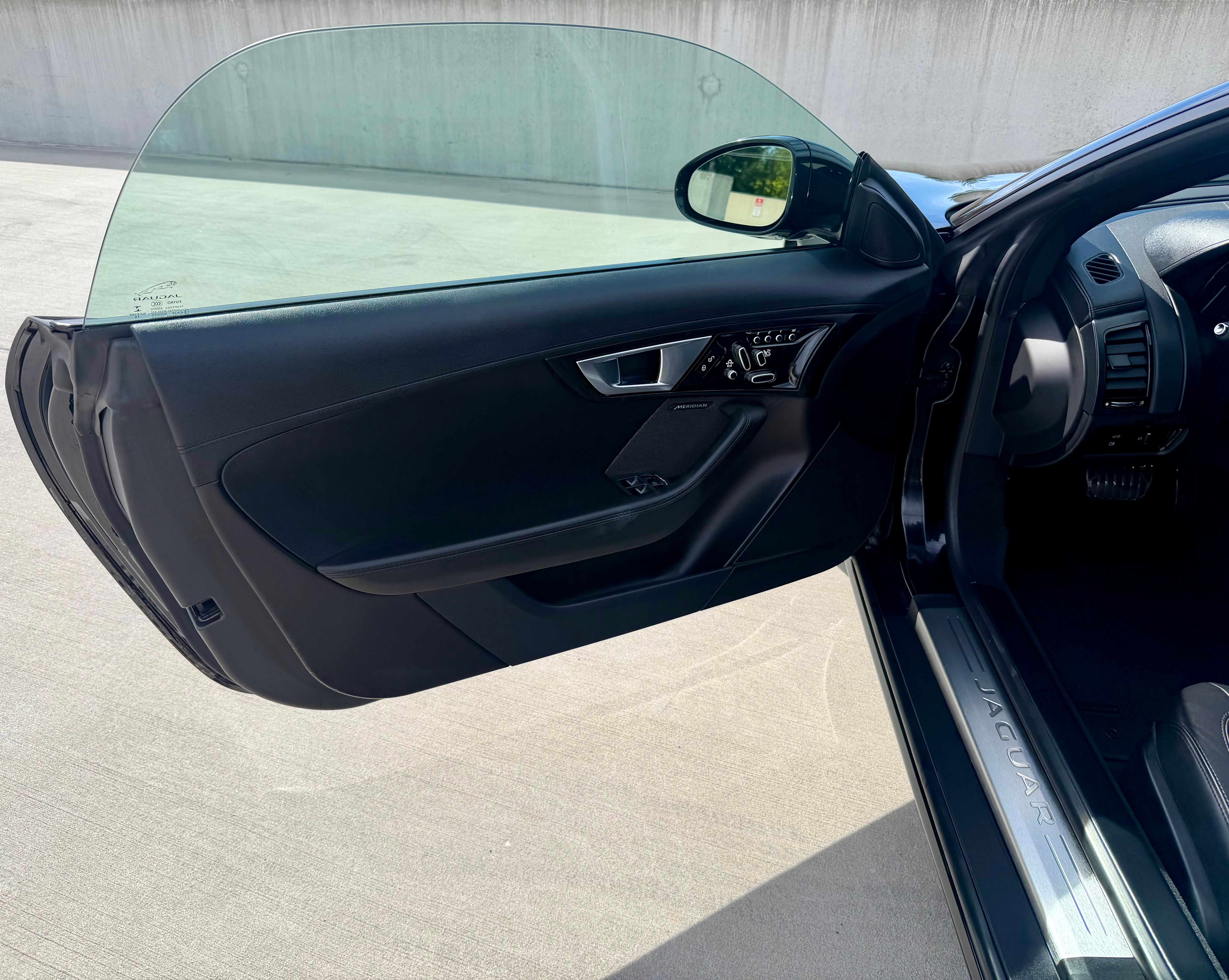 Used 2015 Jaguar F-TYPE S RWD image 28