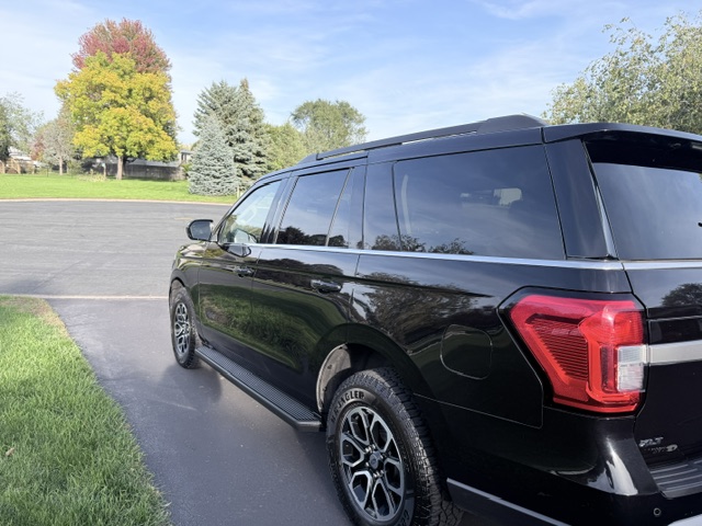 Used 2024 Ford Expedition XLT AWD/4WD image 4
