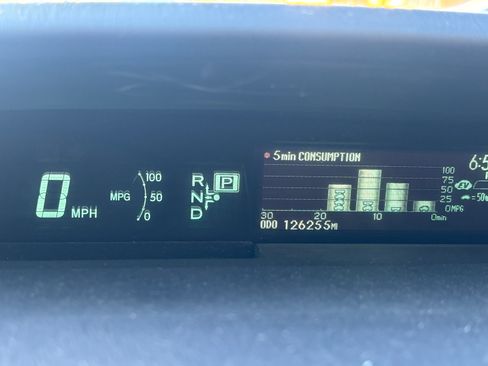 Used 2015 Toyota Prius Two FWD image 5