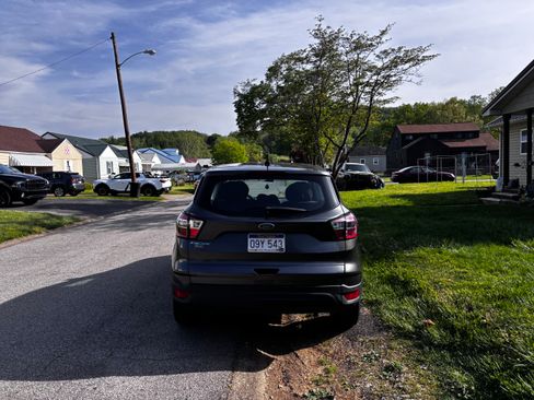 Used 2018 Ford Escape S image 2