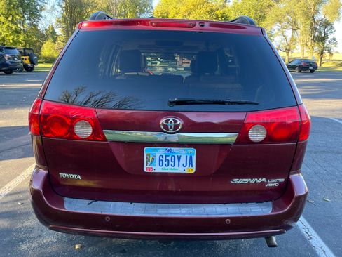 Used 2007 Toyota Sienna XLE Limited image 2