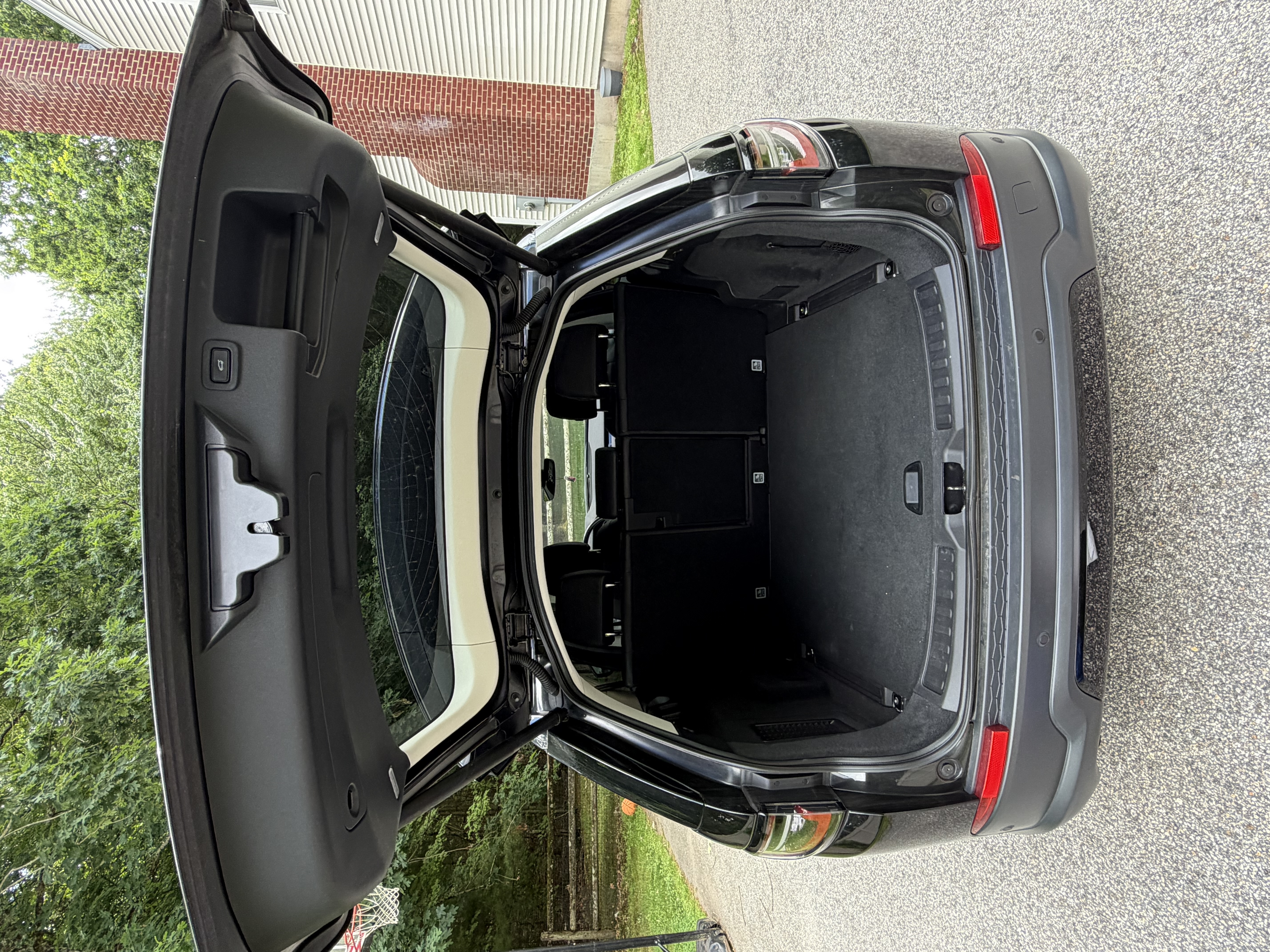 Used 2020 Land Rover Discovery Sport SE AWD/4WD image 11