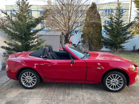 Used 2017 FIAT 124 Spider Lusso RWD image 9