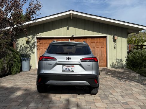 Used 2022 Toyota Corolla Cross XLE w/ Black Badges Package (TMS) image 2