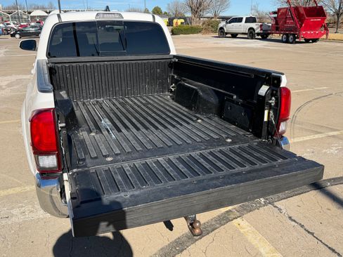 Used 2020 Toyota Tacoma SR5 image 5