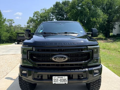 Used 2022 Ford F250 Lariat w/ Lariat Value Package AWD/4WD image 2