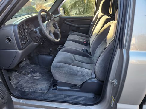 Used 2006 Chevrolet Silverado 1500 W/T w/ Snow Plow Prep Package image 4