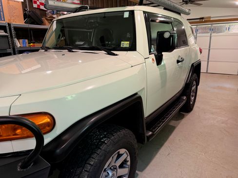 Used 2014 Toyota FJ Cruiser 4WD image 5